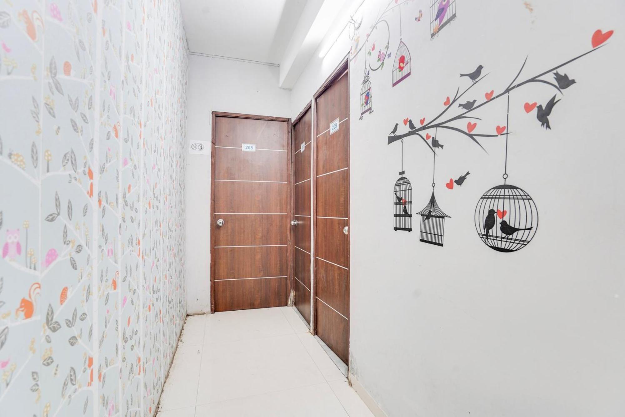 Hotel O Day Night Rooms Сурат Экстерьер фото