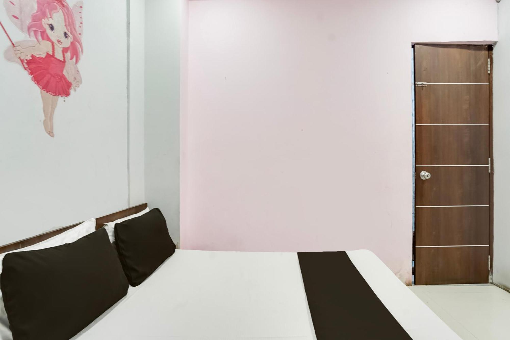 Hotel O Day Night Rooms Сурат Экстерьер фото