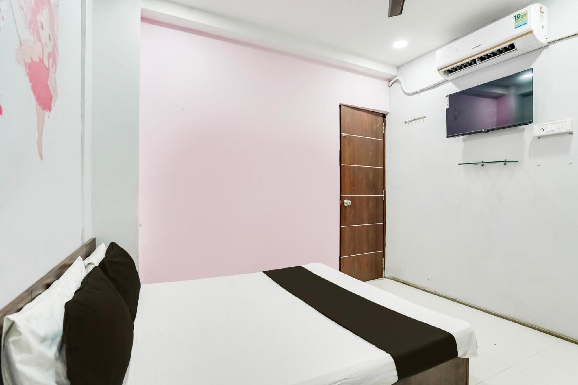 Hotel O Day Night Rooms Сурат Экстерьер фото